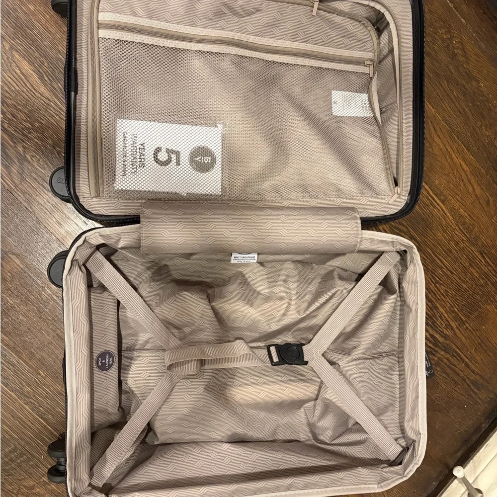 Bric's Black Hard-Shell Carry-On with Wave Detail - Picture 6 of 9